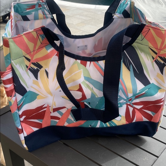 Thirty-One Pick Up & Go Tote Painted Plams - Picture 4 of 6